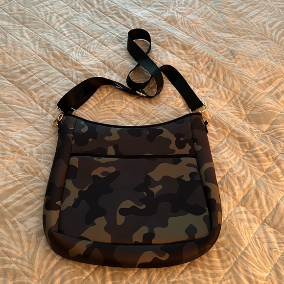 Camo crossbody purse - Picture 1 of 5